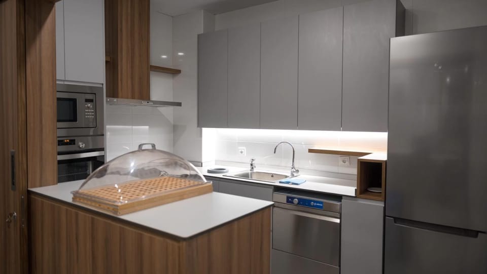 Kitchen or kitchenette, Food and drinks, Food, stove, toaster