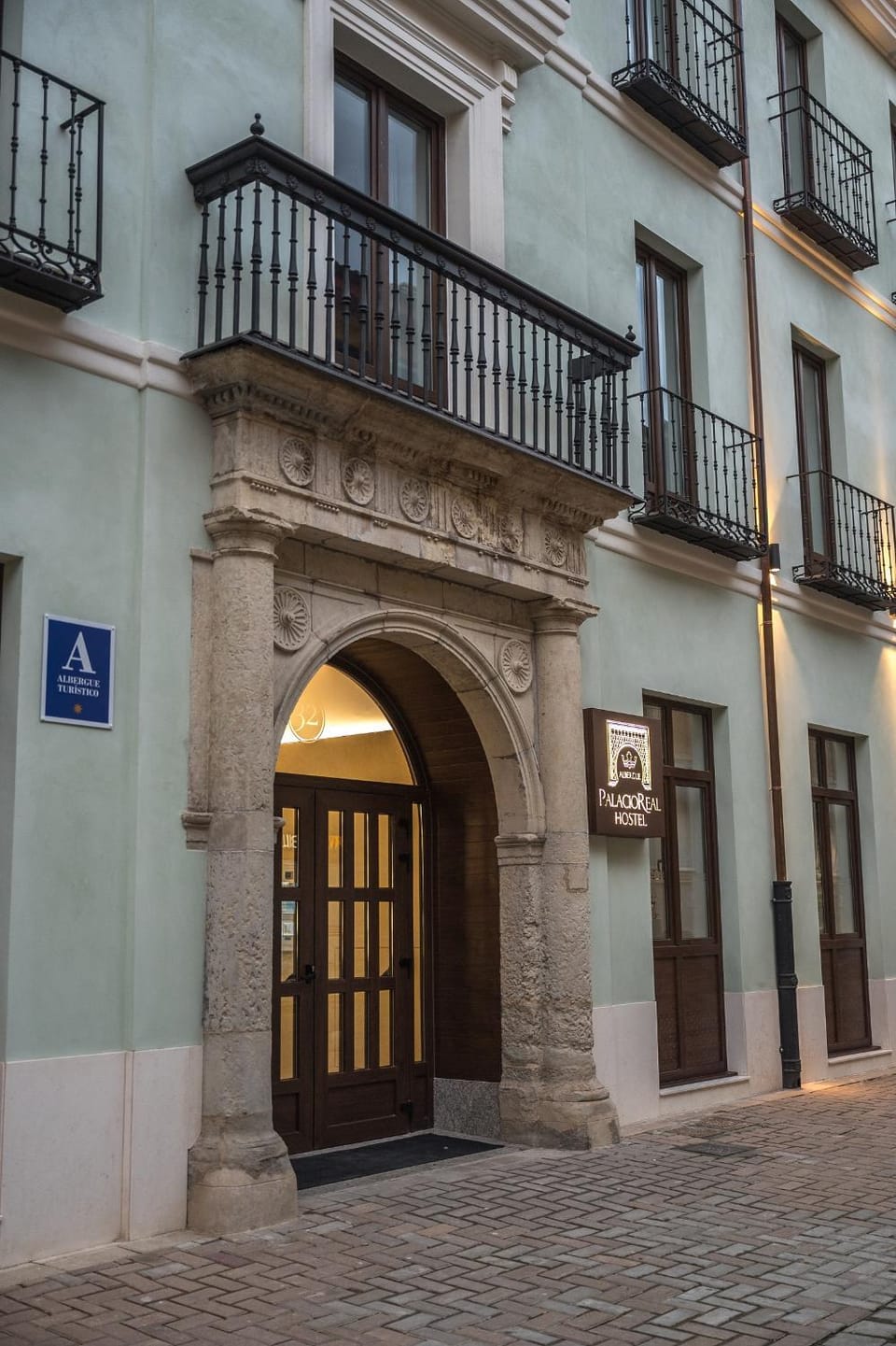 Facade/entrance, Day, Facility for disabled guests, acessibility