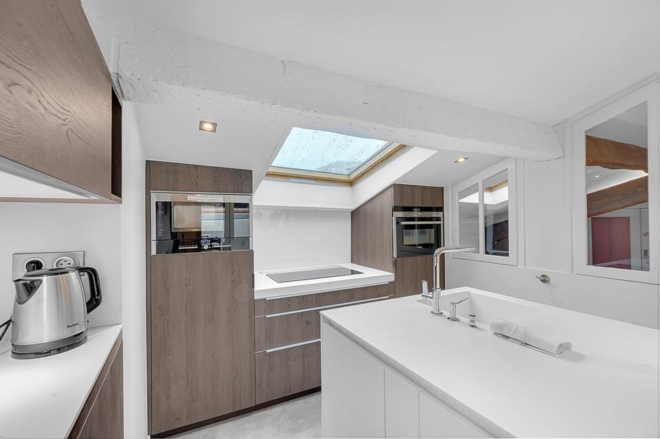 Kitchen or kitchenette