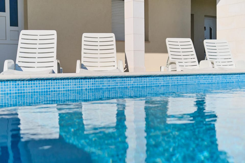 Day, Pool view, Swimming pool, sunbed