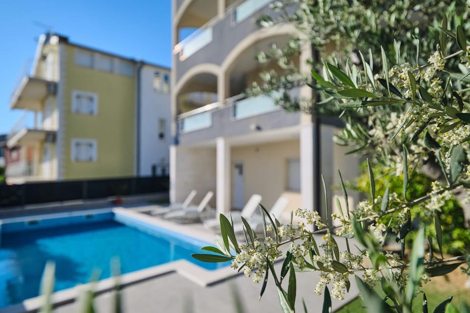 Property building, Patio, Garden, View (from property/room), Garden view, Swimming pool, sunbed