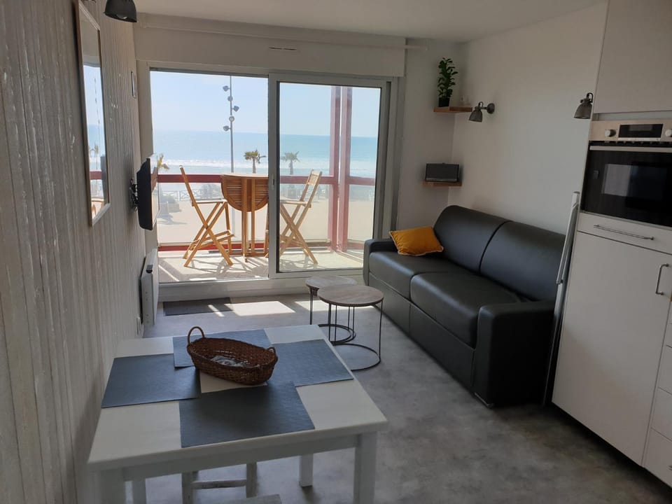 Living room, Sea view