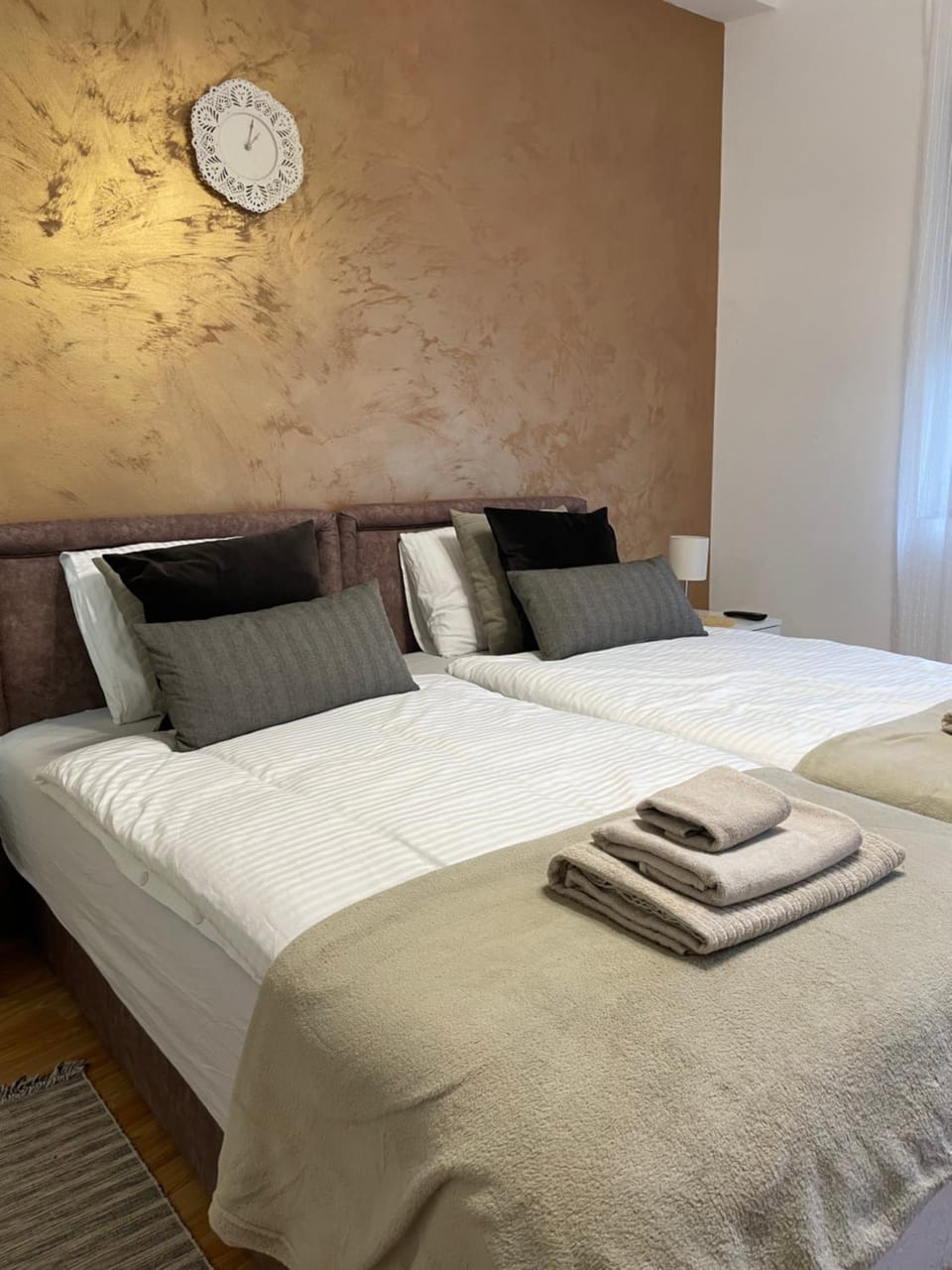 Bed, Bedroom, towels