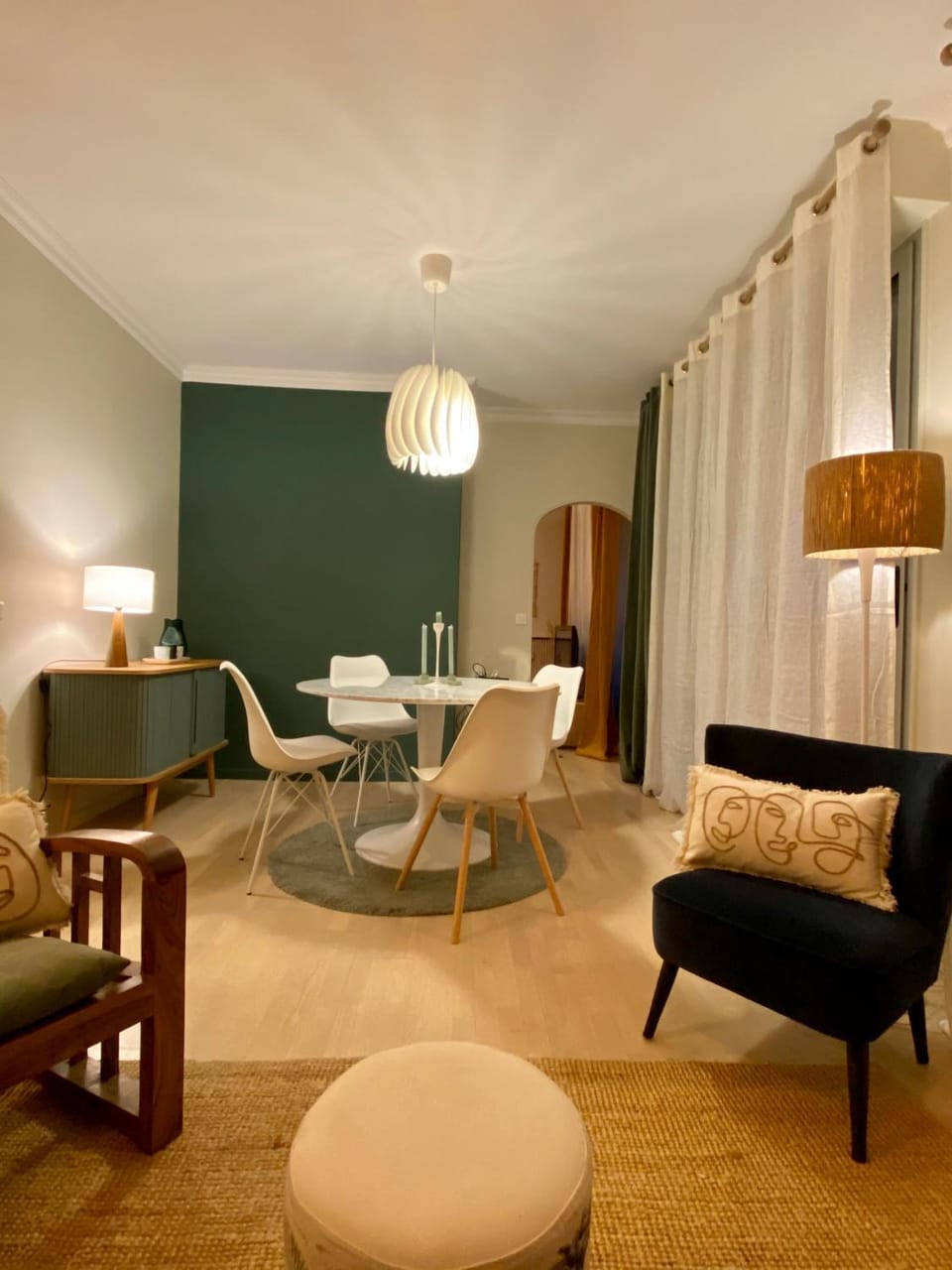 Living room, Seating area, Dining area