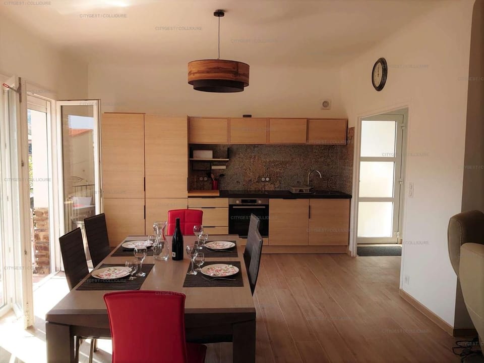 Kitchen or kitchenette, Dining area, dishwasher, microwave, oven, stove