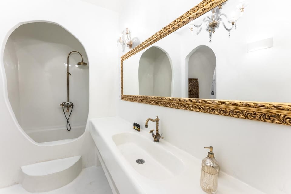 Sun Naam Home Santorini with heated jacuzzi Villa in Santorini