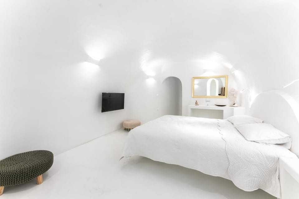 Sun Naam Home Santorini with heated jacuzzi Villa in Santorini