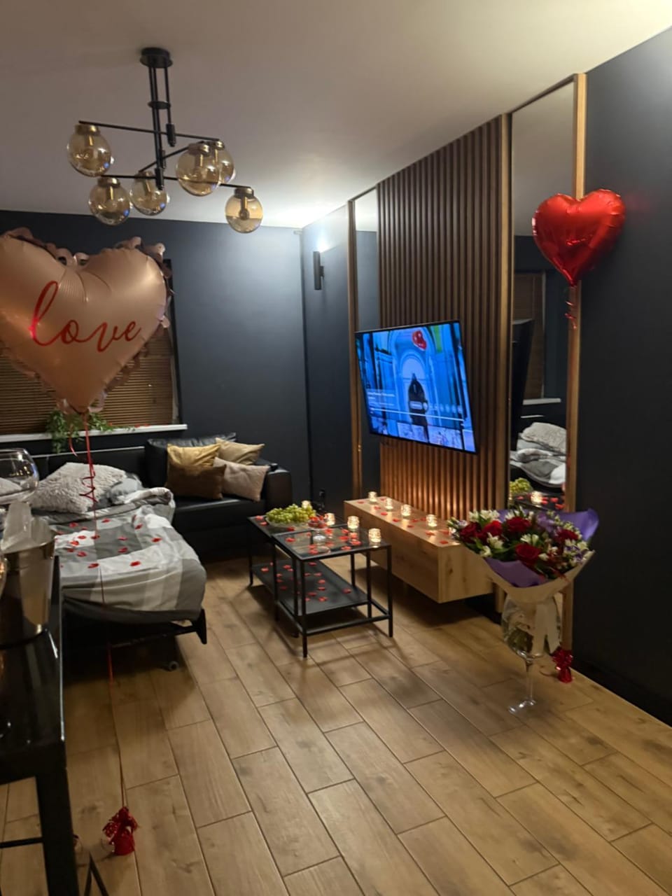 Bed, TV and multimedia, Living room