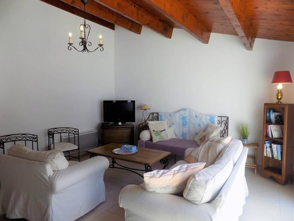 TV and multimedia, Living room, Seating area, hair dresser