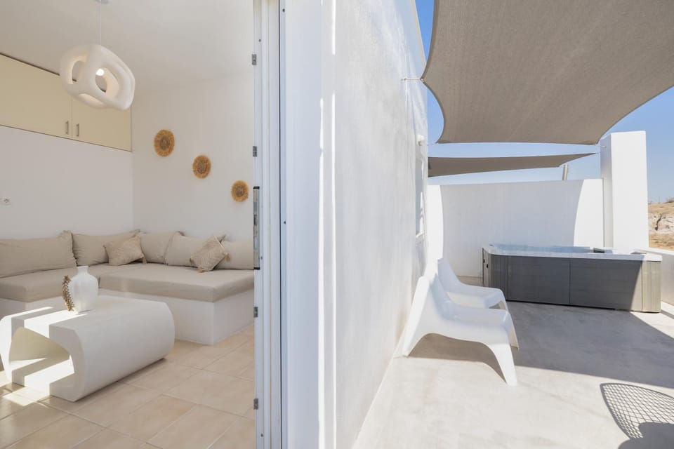 Red Beach Harmony suites Modestos Apartment in Santorini