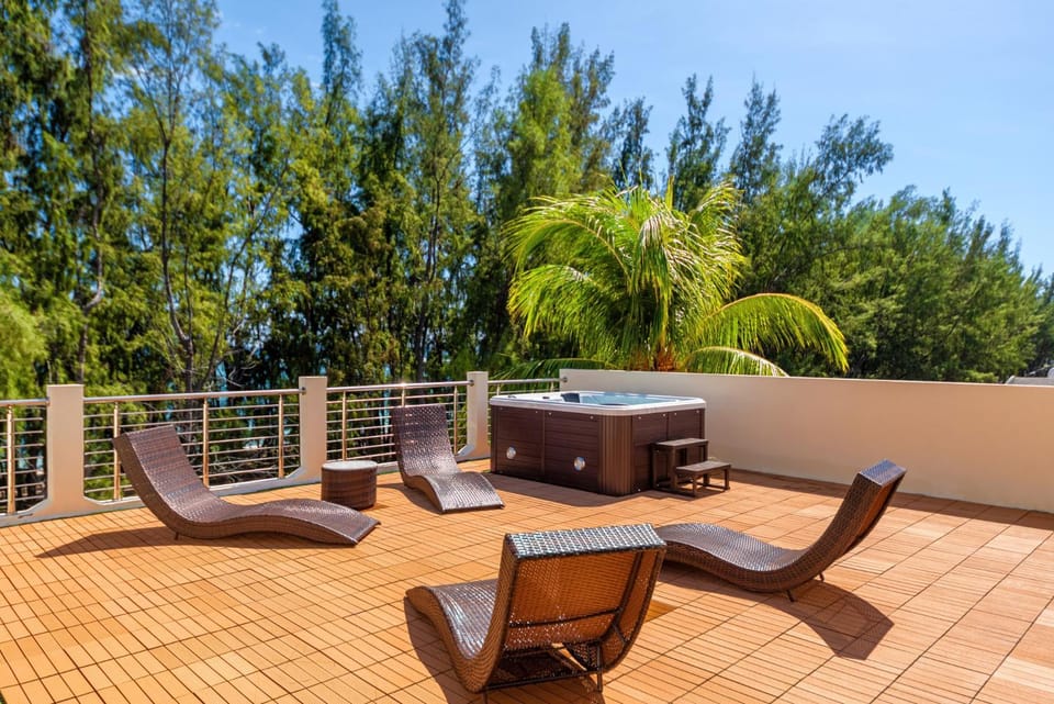 Hot Tub, View (from property/room), Balcony/Terrace