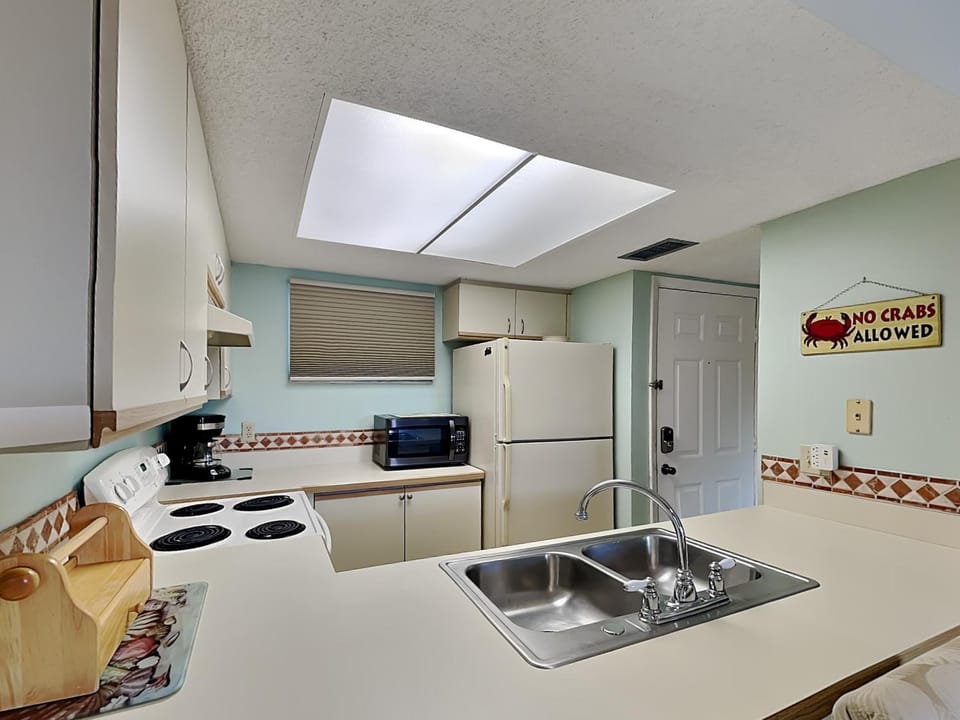 Kitchen or kitchenette, microwave, stove, kitchen