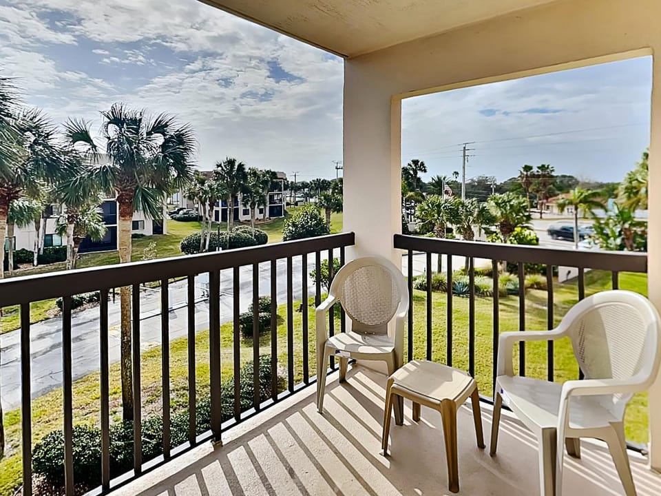 Neighbourhood, Balcony/Terrace, Seating area