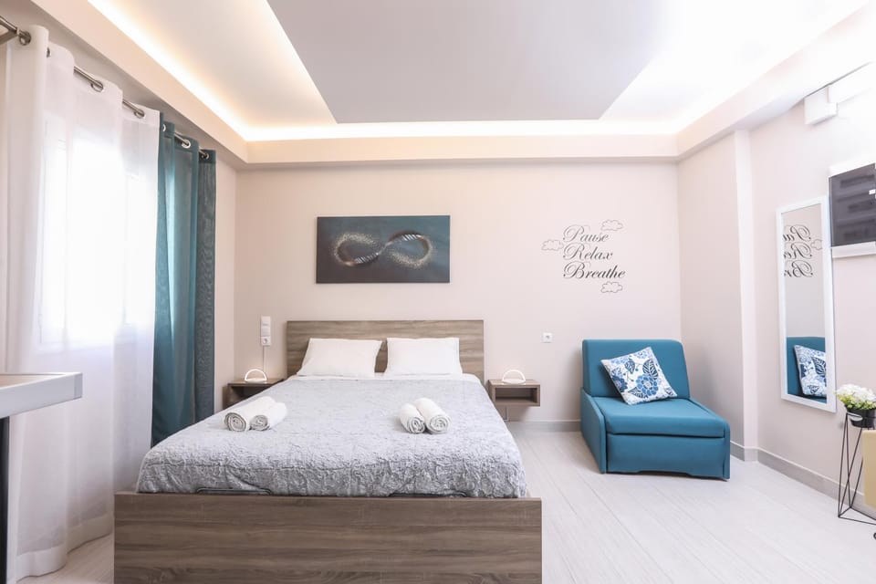 Bed, Seating area, Bedroom