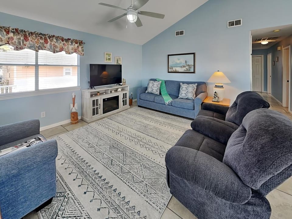 TV and multimedia, Living room, Seating area, fireplace, furniture