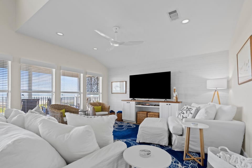 TV and multimedia, Living room, Seating area, furniture