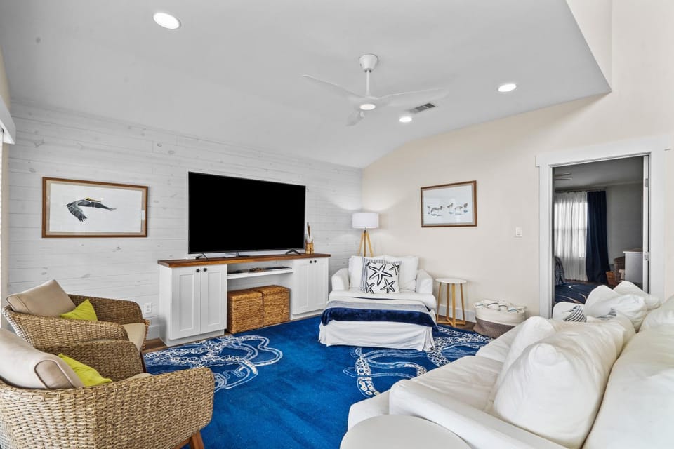 TV and multimedia, Living room, Seating area, furniture
