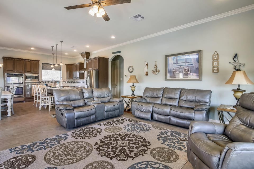 Kitchen or kitchenette, Living room, Seating area, furniture, air conditioner