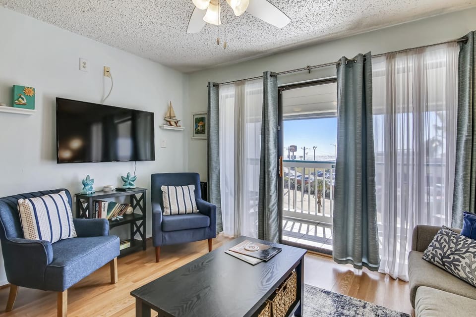 TV and multimedia, Balcony/Terrace, Living room, Seating area, Sea view, furniture