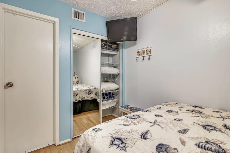 Bed, TV and multimedia, Bedroom, furniture, storage, wardrobe, air conditioner