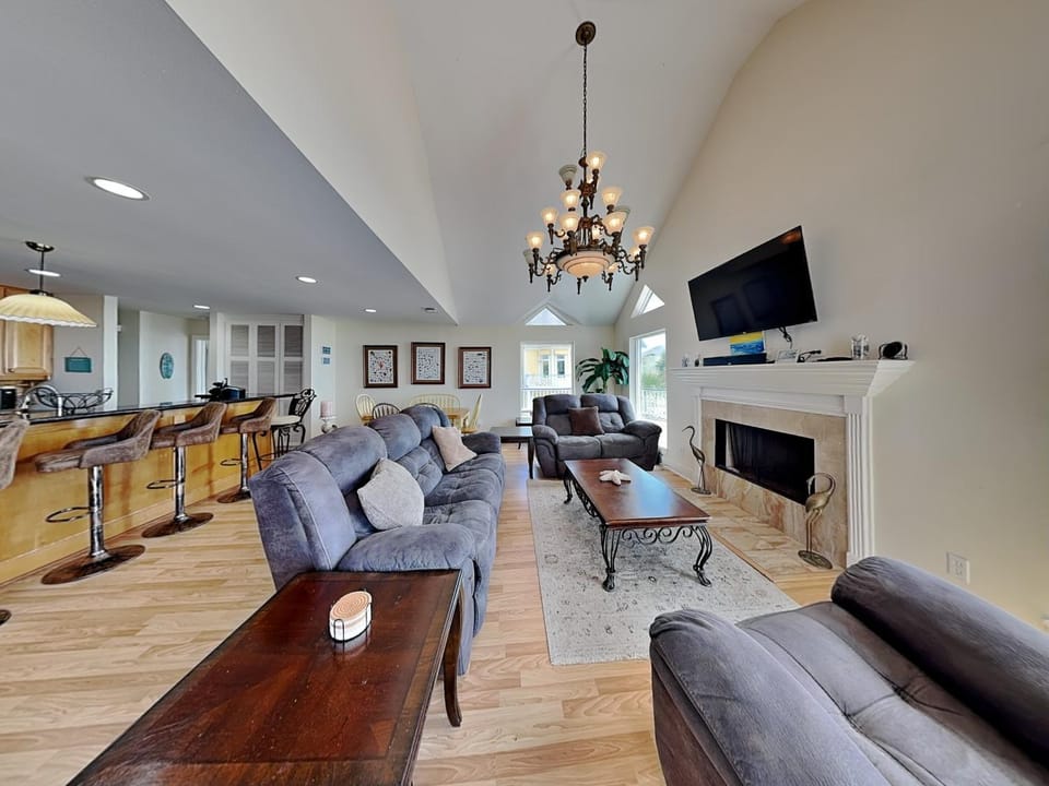 TV and multimedia, Kitchen or kitchenette, Living room, Seating area, fireplace