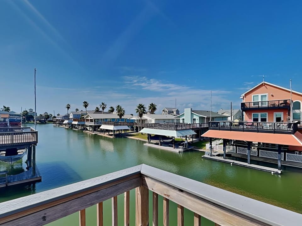 View (from property/room), Balcony/Terrace, River view