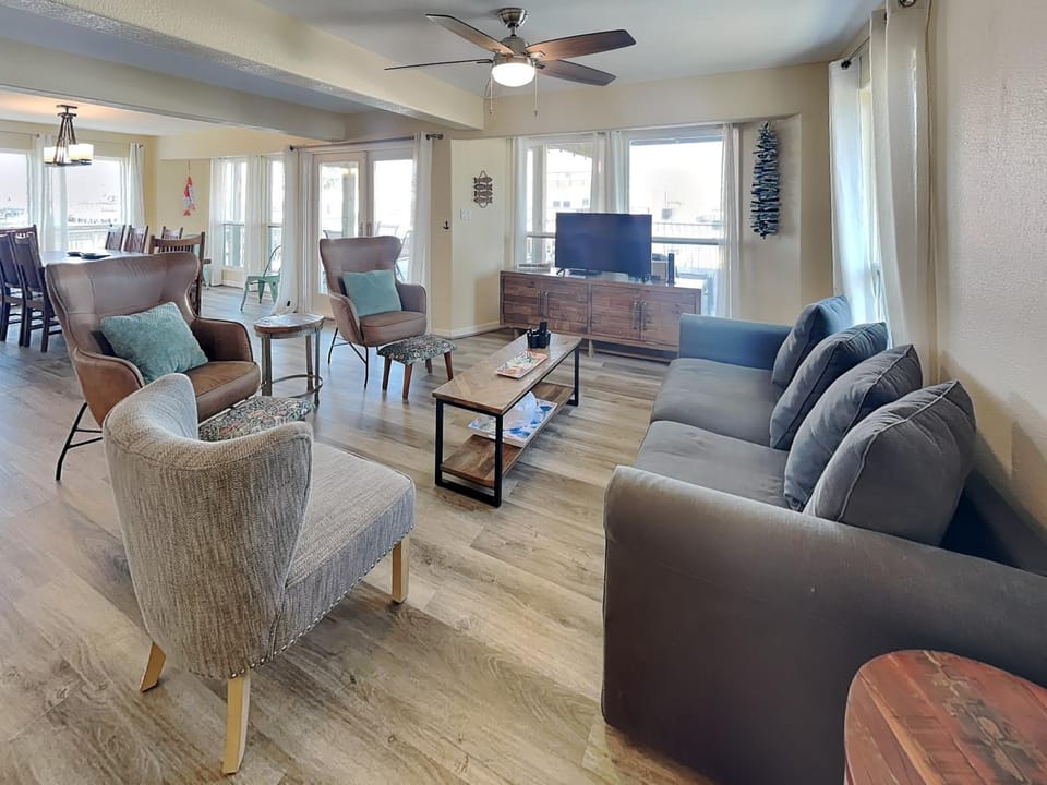 TV and multimedia, Living room, Seating area, Dining area, furniture