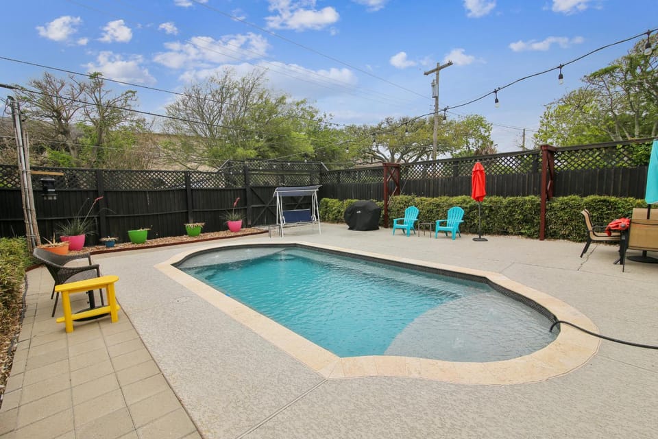 Swimming pool