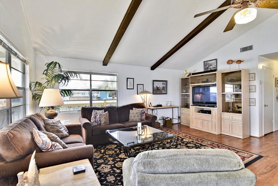 TV and multimedia, Living room, Seating area, furniture