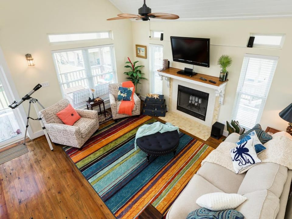 TV and multimedia, Living room, Seating area, fireplace, furniture