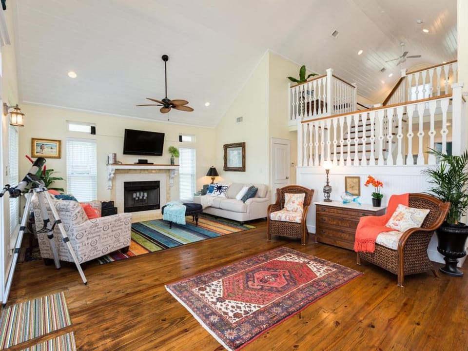 TV and multimedia, Living room, Seating area, fireplace, furniture
