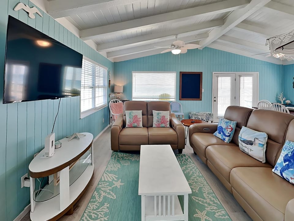 TV and multimedia, Living room, Seating area, furniture