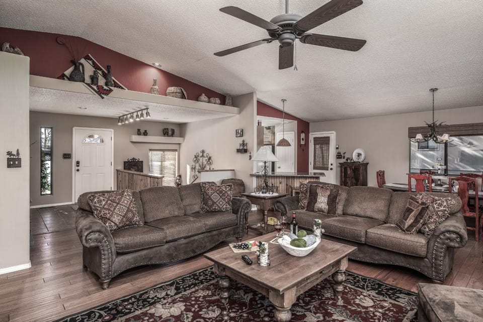Living room, Seating area, furniture