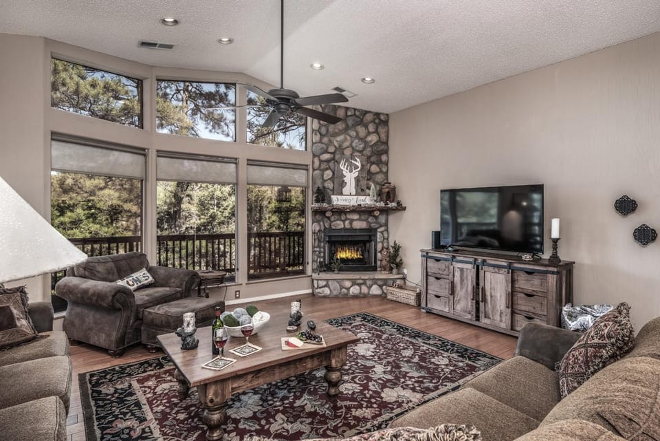 TV and multimedia, View (from property/room), Balcony/Terrace, Living room, Seating area, fireplace, furniture