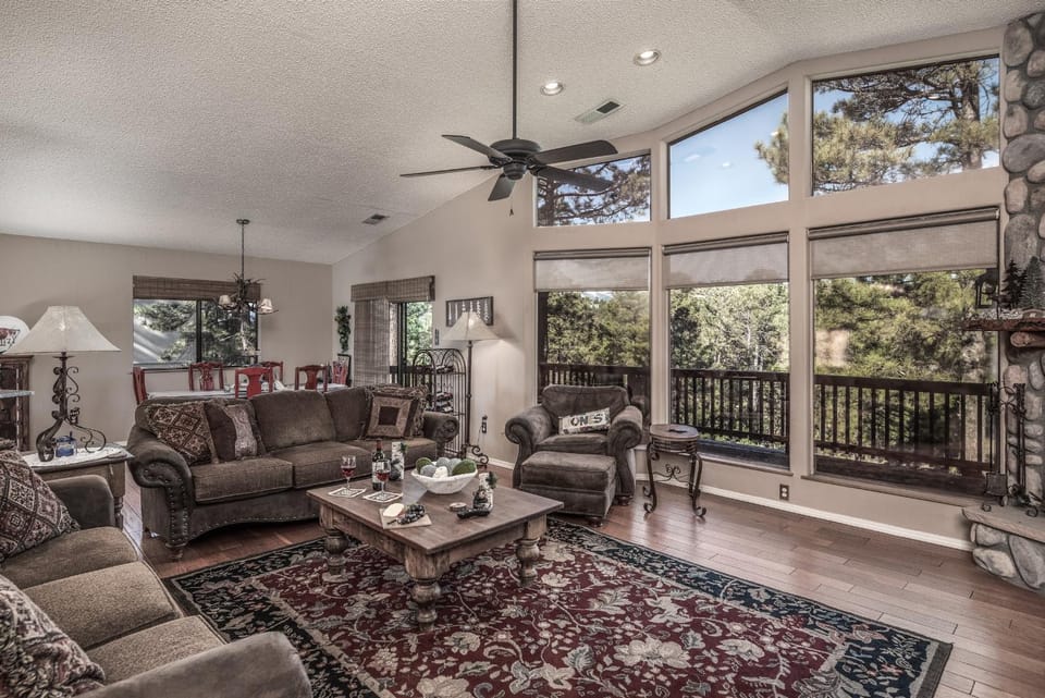 Balcony/Terrace, Living room, Seating area, Dining area, Mountain view, furniture