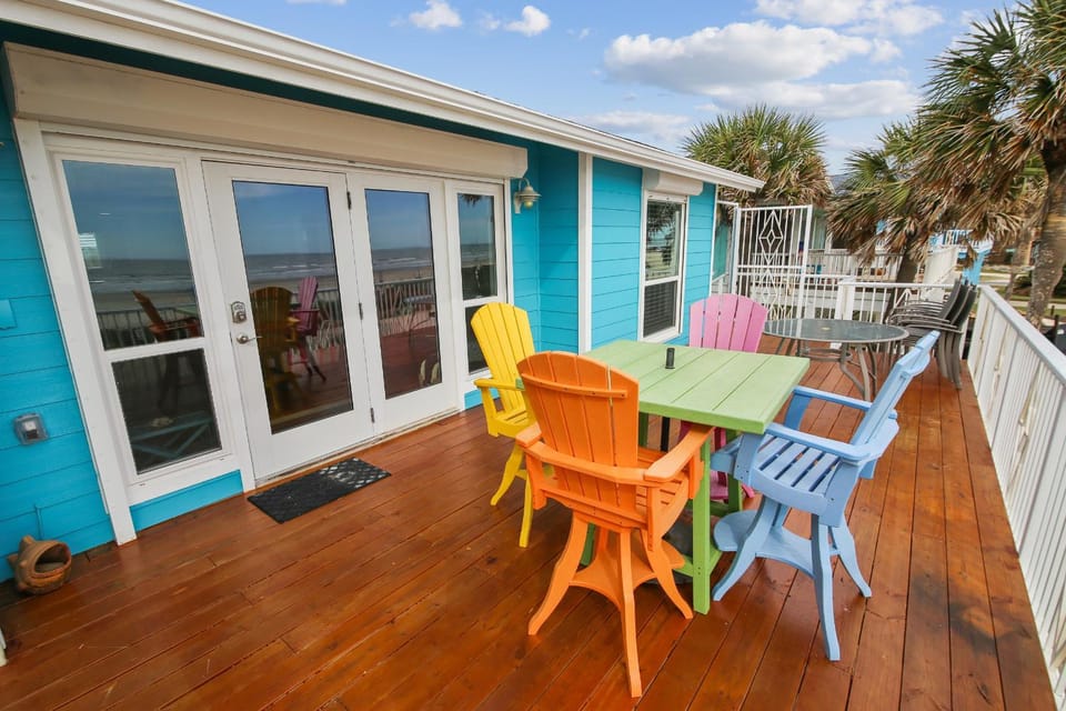Property building, Patio, Balcony/Terrace, Seating area, Sea view, furniture