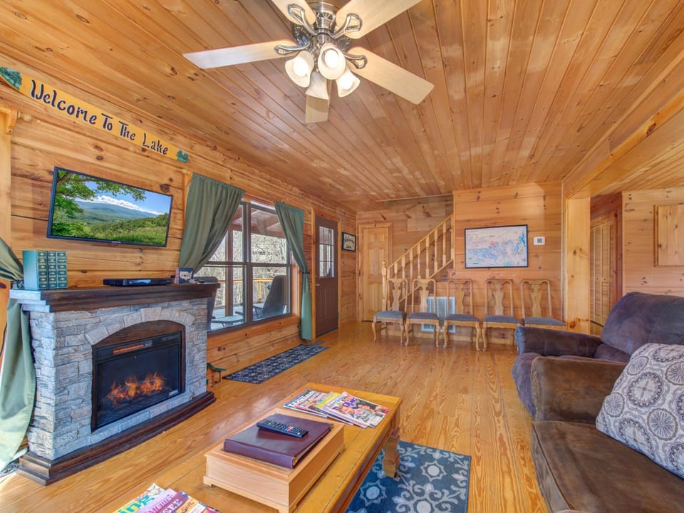 TV and multimedia, Living room, Seating area, fireplace, furniture