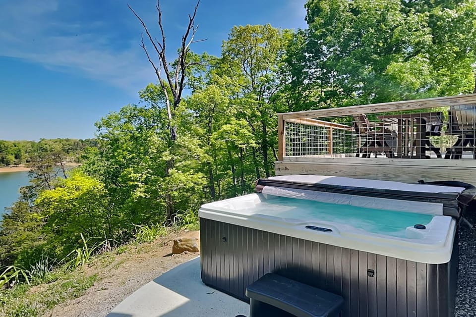 Natural landscape, Hot Tub, Balcony/Terrace, Lake view