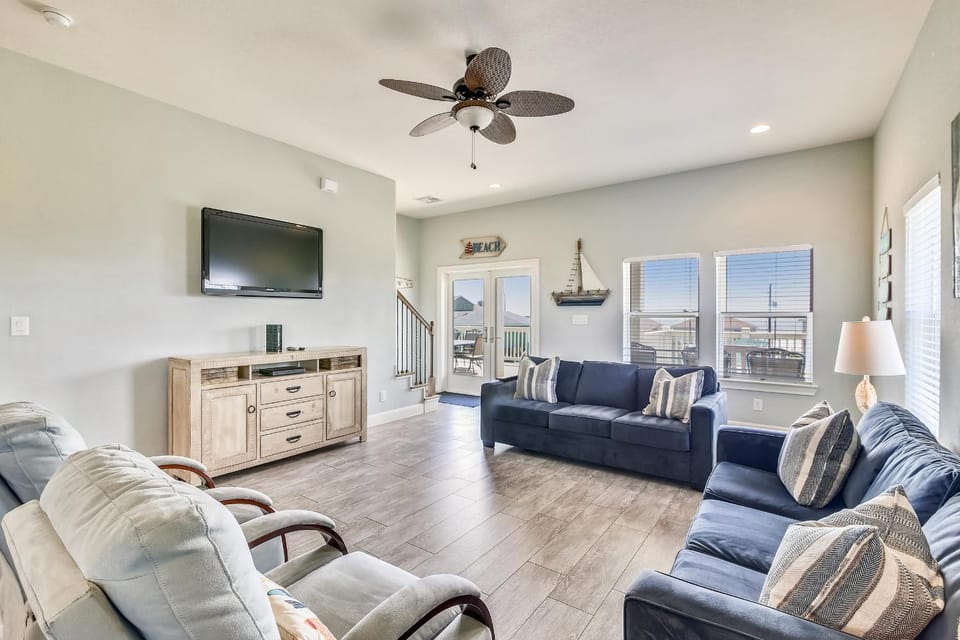 TV and multimedia, Balcony/Terrace, Living room, Seating area, Beach, furniture