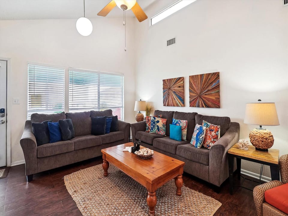 Living room, Seating area, furniture