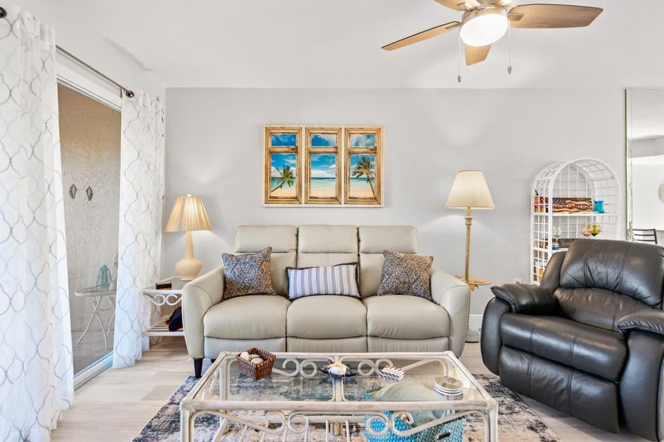 Living room, Seating area, furniture