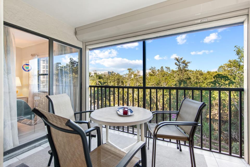 Natural landscape, Balcony/Terrace, Seating area