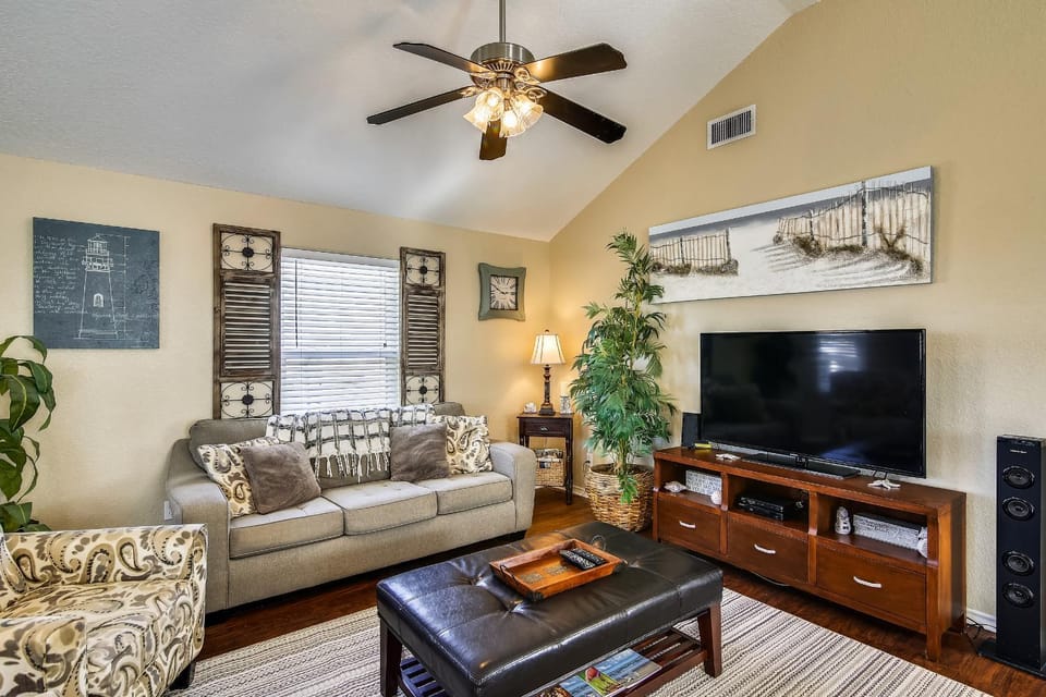 TV and multimedia, Living room, Seating area, furniture