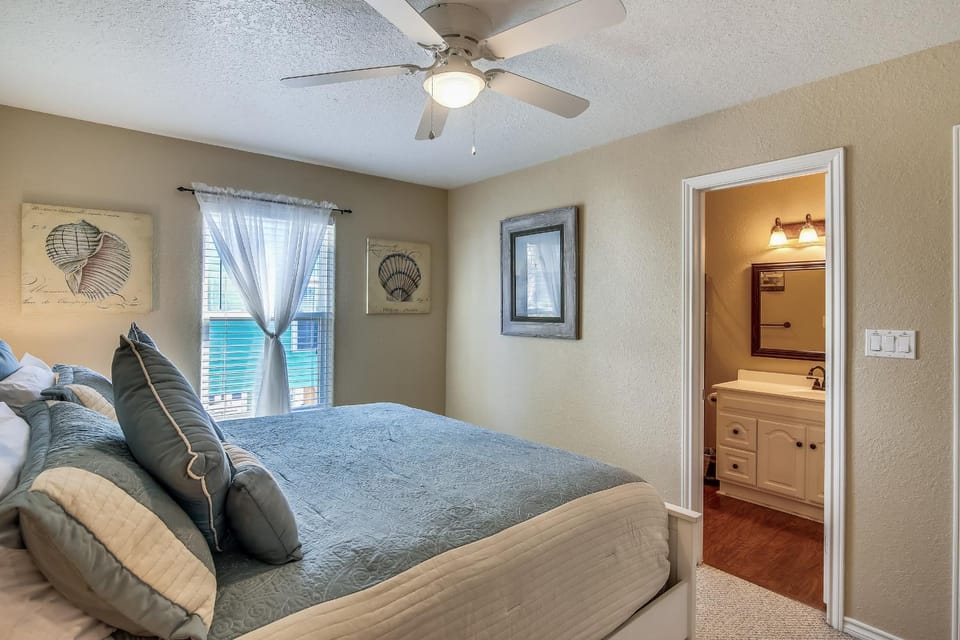 Bed, Bathroom, Bedroom