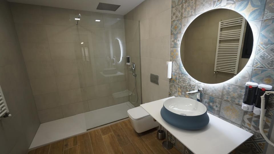 Shower, Toilet, Bathroom