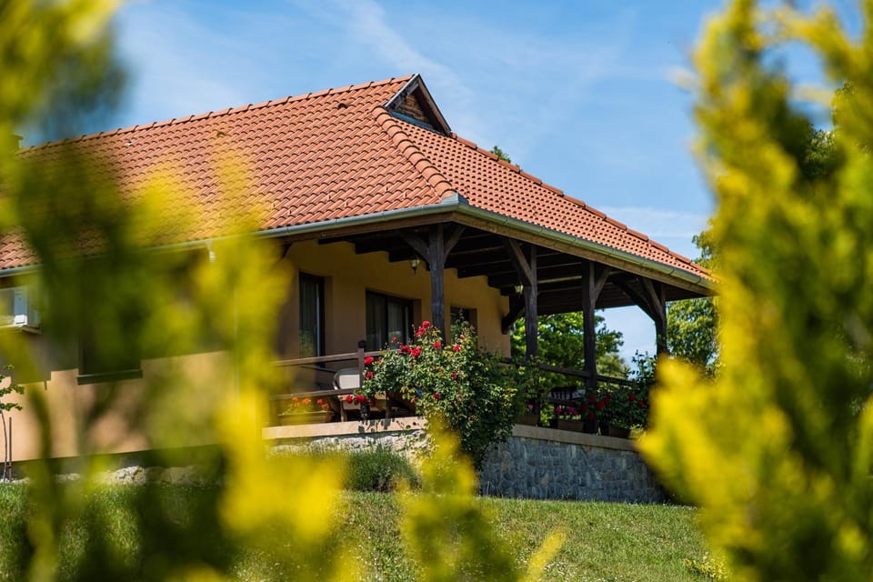 Property building, Balcony/Terrace, Balcony/Terrace
