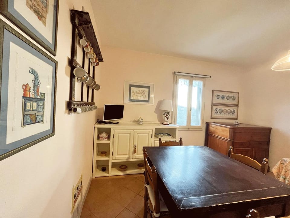 TV and multimedia, Living room, Dining area