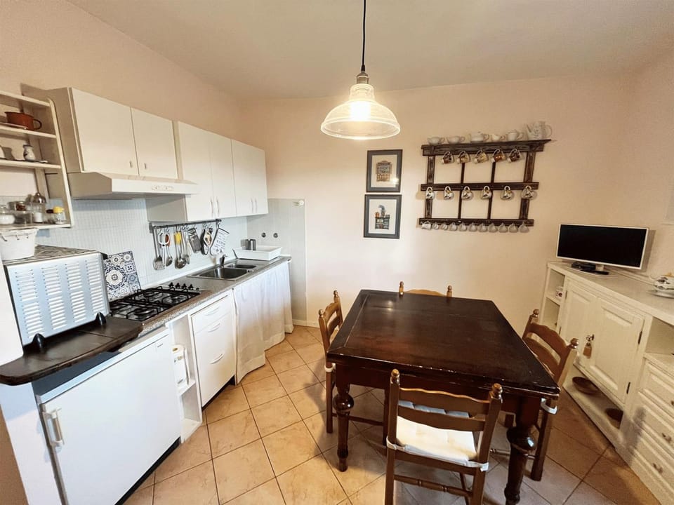 TV and multimedia, Kitchen or kitchenette, Dining area