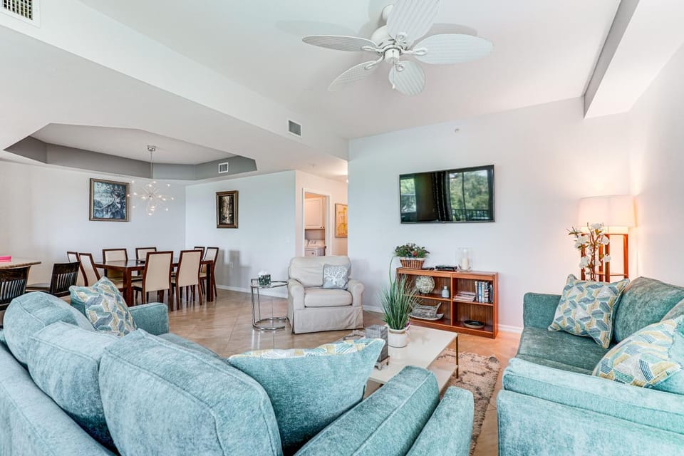 Fort Myers Condo in Country Club w/ Pool & Tennis House in Lee County