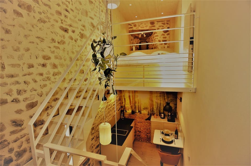 Bedroom, kitchen